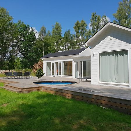 Cabin In The Forest With Spa Bath Västra Torup Kültér fotó